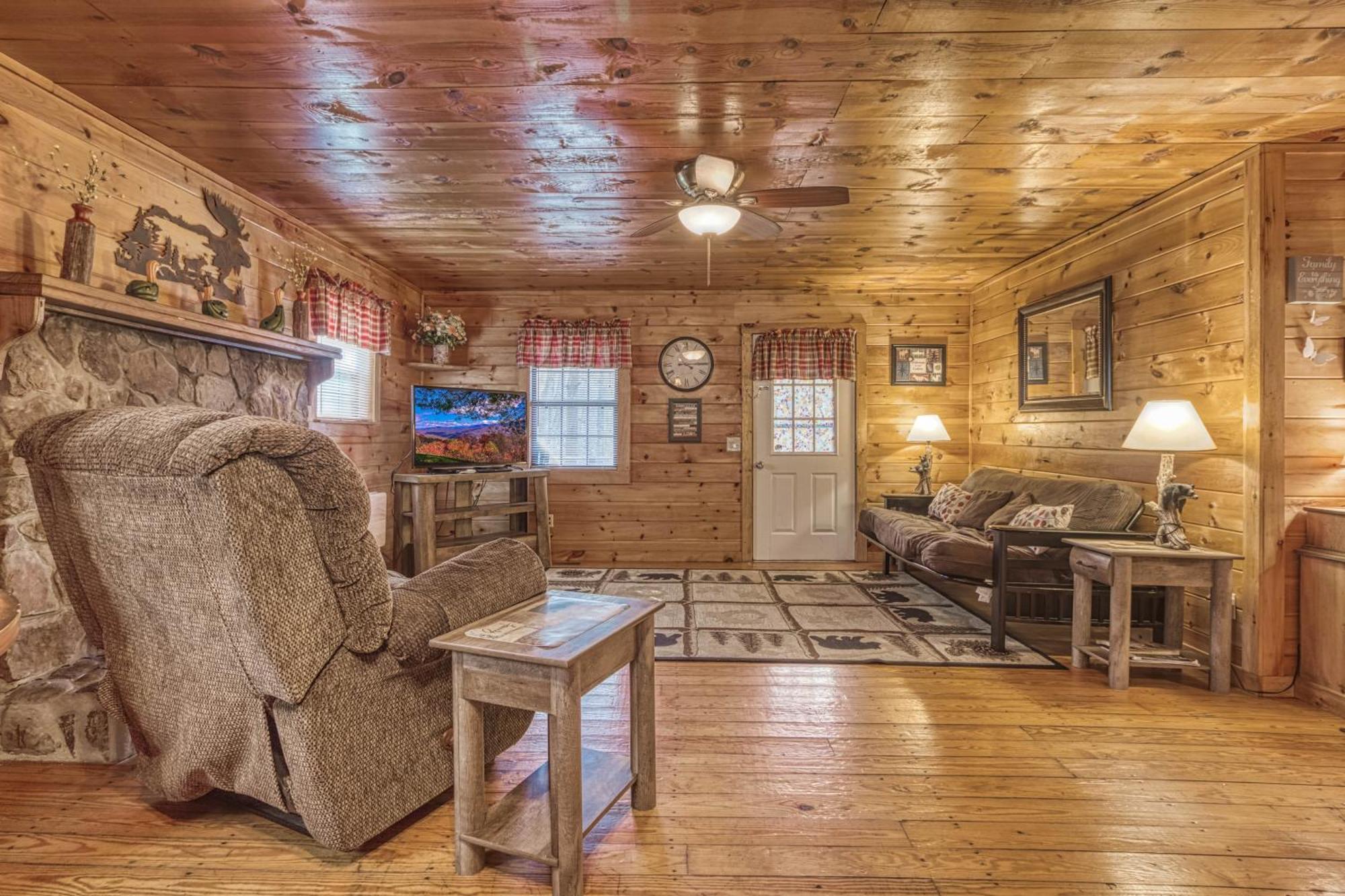 Bear Den, Hot Tub, 1089 Of Free Attraction Tickets For Each Paid Day, Dollywood And More! سيفيرفيل الغرفة الصورة